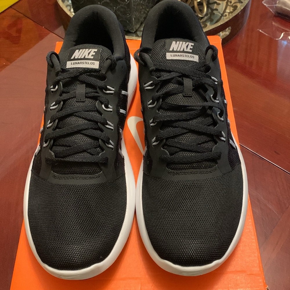 NIB Men’s Nike Air Monarch IV Sneakers. Size 10.5W